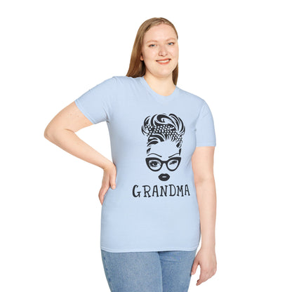 Chic Grandma T-Shirt | Stylish Gift for Grandmothers | Perfect for Birthdays & Celebrations