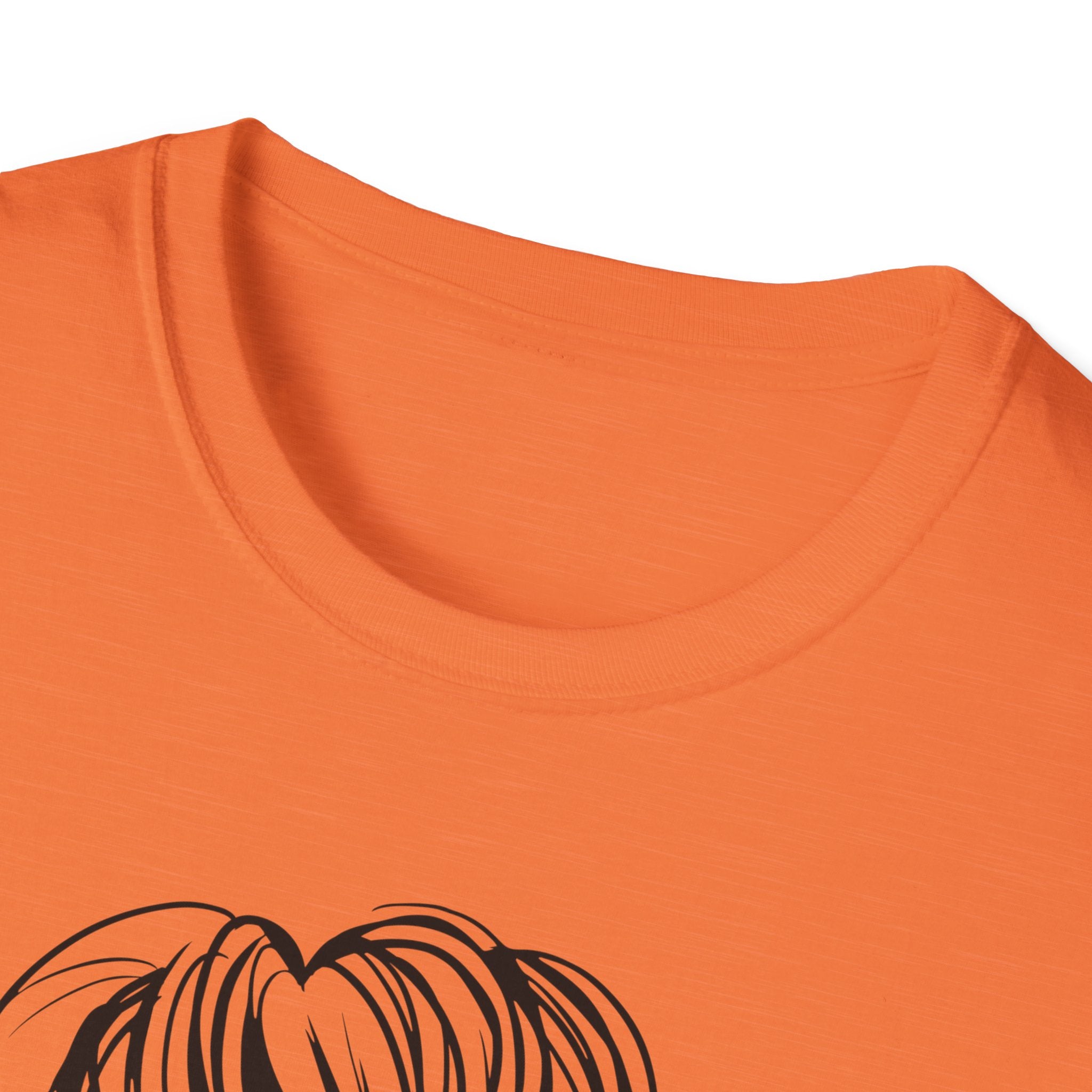 #MomLife Unisex Softstyle T-Shirt - Stylish and Comfortable for Mothers