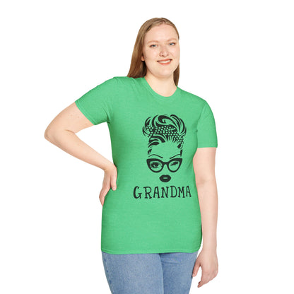 Chic Grandma T-Shirt | Stylish Gift for Grandmothers | Perfect for Birthdays & Celebrations