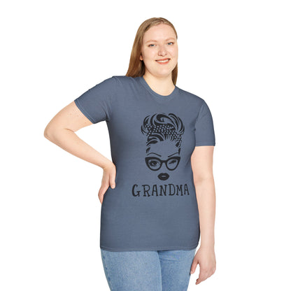 Chic Grandma T-Shirt | Stylish Gift for Grandmothers | Perfect for Birthdays & Celebrations