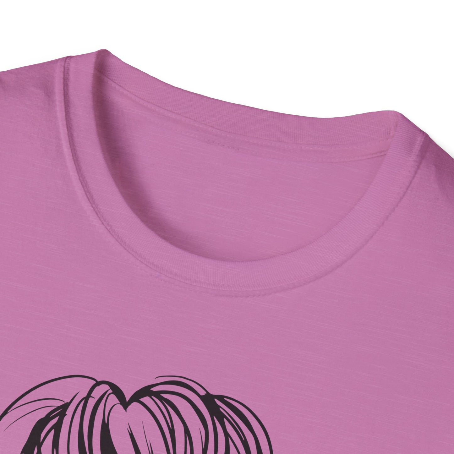 #MomLife Unisex Softstyle T-Shirt - Stylish and Comfortable for Mothers