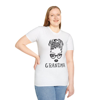 Chic Grandma T-Shirt | Stylish Gift for Grandmothers | Perfect for Birthdays & Celebrations